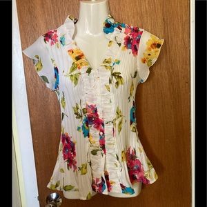 Small NWOT Womens top Small, white floral
